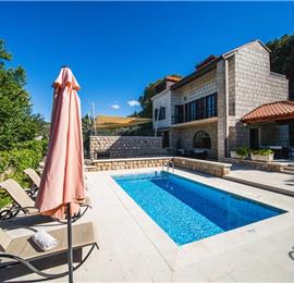 Spacious 5 bedroom villa with Pool in Gruz-Lapad, Sleeps 9